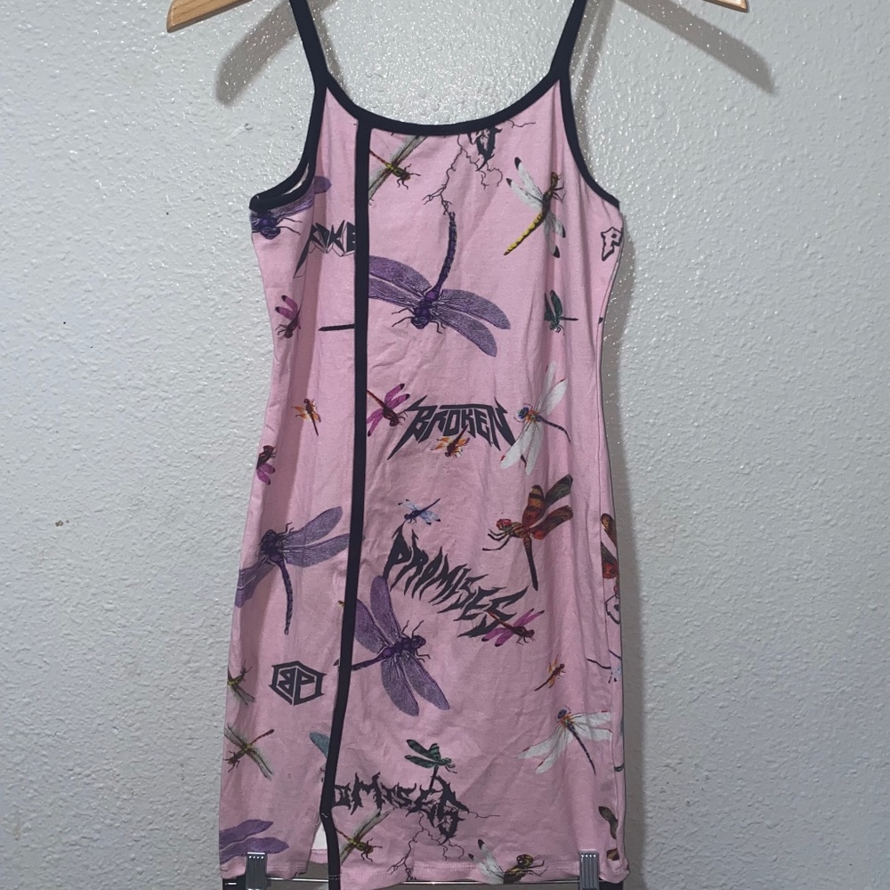 Zumiez (Broken Promises) | size small | great condition